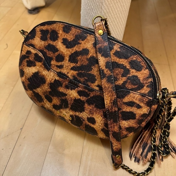 boutique Handbags - Cheeta print vegan leather crossbody,  P1383